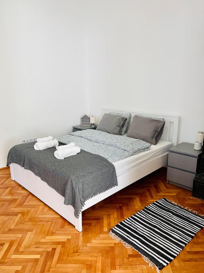 Apartment Friends Central Oradea Ngoại thất bức ảnh