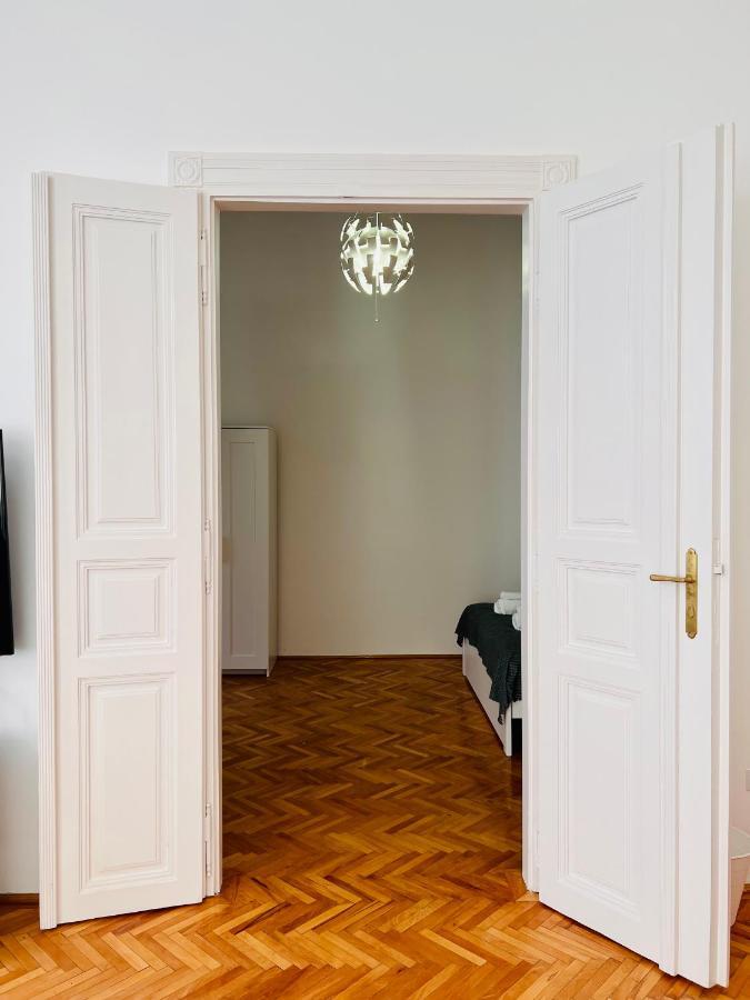 Apartment Friends Central Oradea Ngoại thất bức ảnh