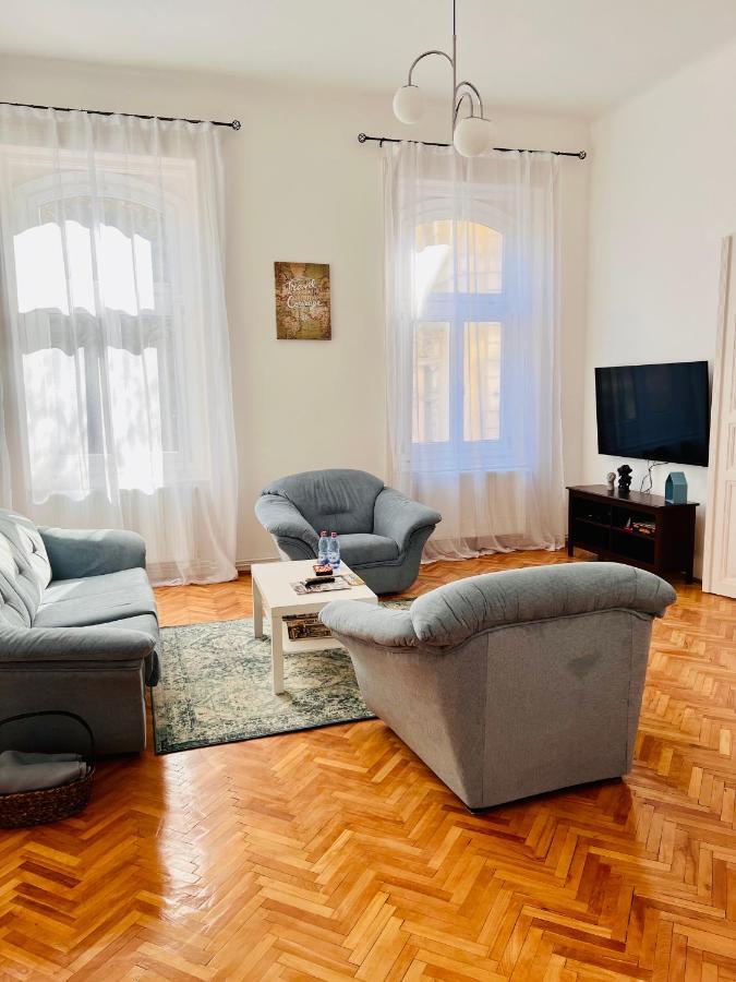 Apartment Friends Central Oradea Ngoại thất bức ảnh