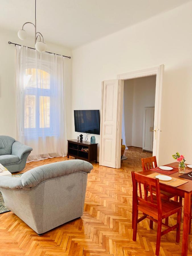 Apartment Friends Central Oradea Ngoại thất bức ảnh