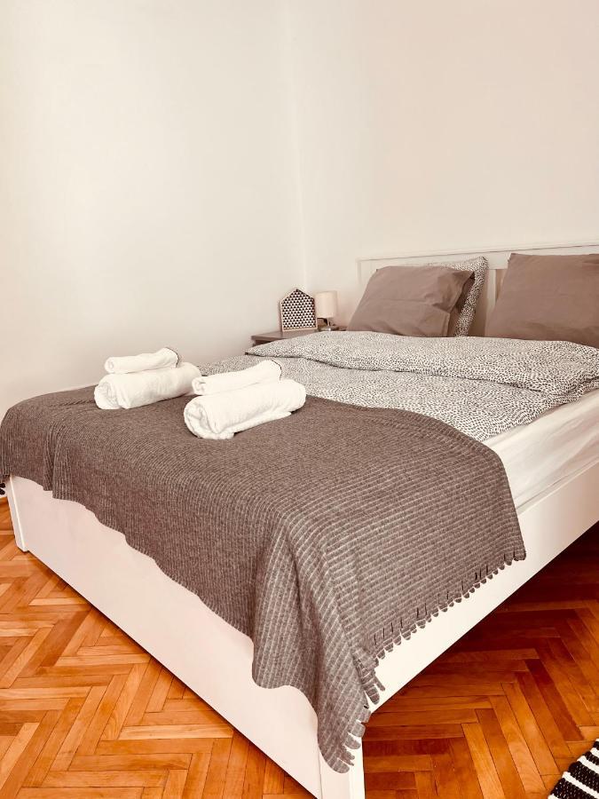Apartment Friends Central Oradea Ngoại thất bức ảnh