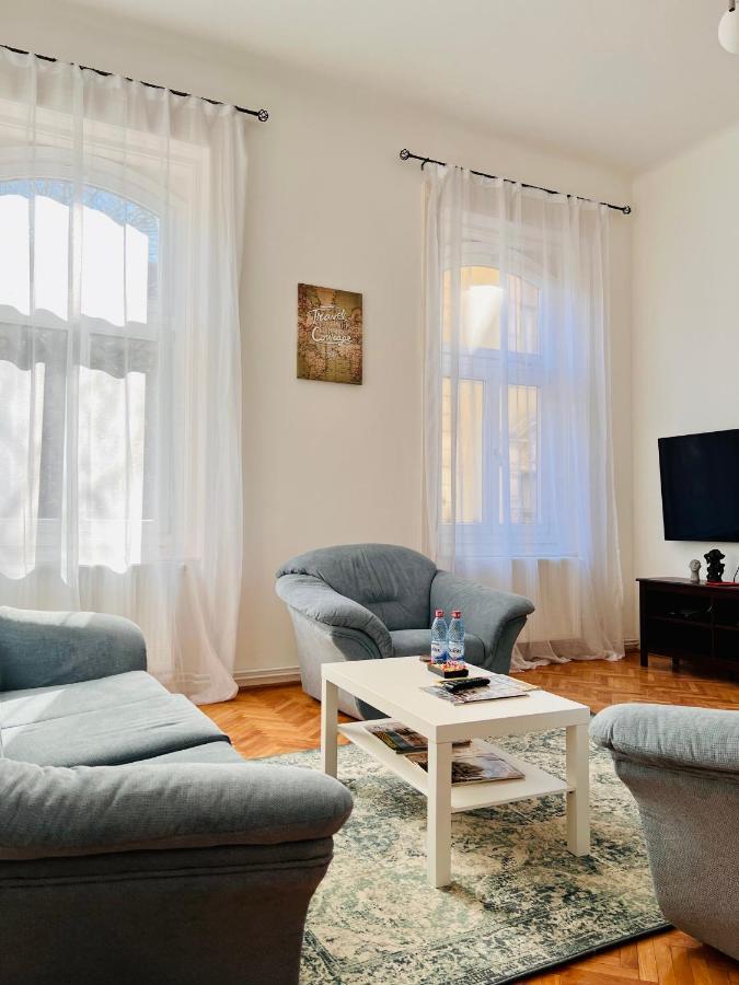 Apartment Friends Central Oradea Ngoại thất bức ảnh