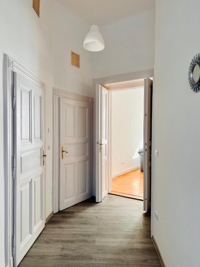 Apartment Friends Central Oradea Ngoại thất bức ảnh