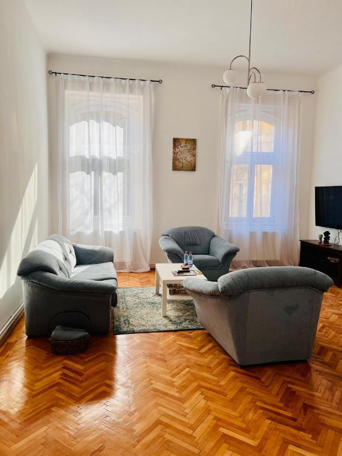 Apartment Friends Central Oradea Ngoại thất bức ảnh
